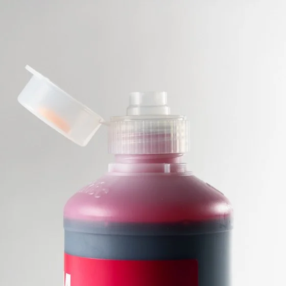 Tapón dosificador para botellas de 1 litrode tinta.