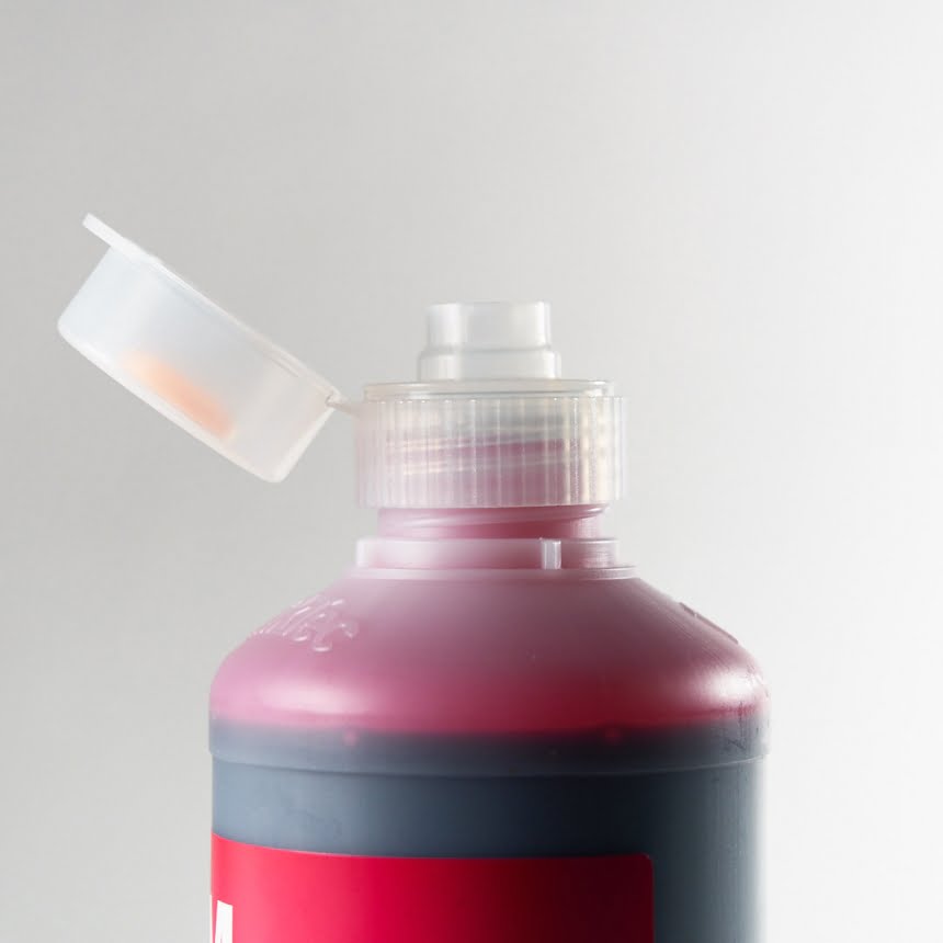 Tapón dosificador para botellas de 1 litrode tinta.